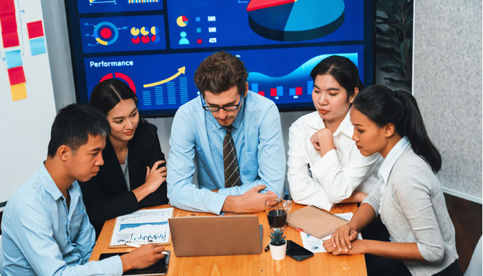 Business-owners-collaborate-on-digital-marketing-results.
